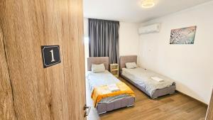 Downtown Rooms, 200m from Marina Beach