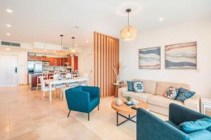 Apartment with pool and ocean view in Punta Palmera