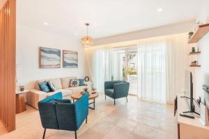 Apartment with pool and ocean view in Punta Palmera
