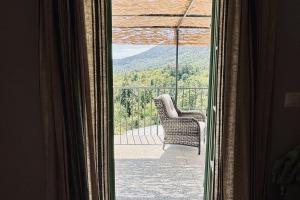Villa in Hanglage mit Pool und Meerblick