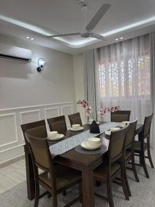 Polar palace, luxury house, full AC, near beach