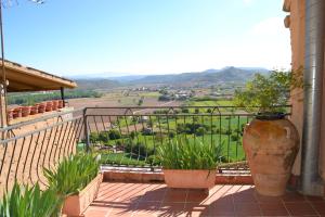 Casa con terraza con vistas al valle - Cal Taverner