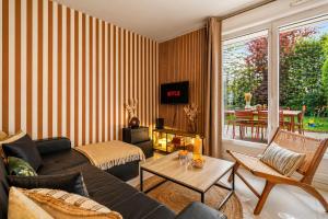 Family Apartment near Disneyland with AC, Garden & Parking