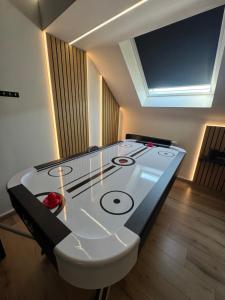 Studio détente, sdb privative, billard, air soccer, clim