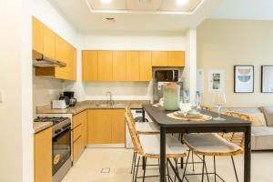 Downtown Dubai Apartment with Pool & Gym Access
