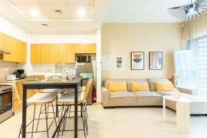 Downtown Dubai Apartment with Pool & Gym Access