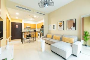 Downtown Dubai Apartment with Pool & Gym Access