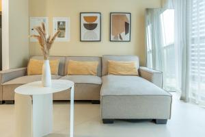 Downtown Dubai Apartment with Pool & Gym Access