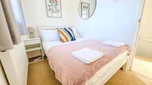 2BR Pet Friendly House near Cardiff Bay City Centre and Stadium with 2 Parking Spaces and Garden