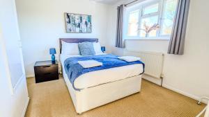 2BR Pet Friendly House near Cardiff Bay City Centre and Stadium with 2 Parking Spaces and Garden