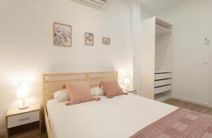 Cozy apartment with terrace next to Turia Gardens