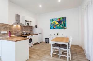 Cozy apartment with terrace next to Turia Gardens