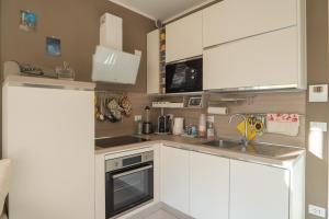 5 Minutes from the Beaches Relax by the Pool