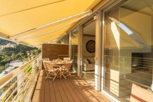 5 Minutes from the Beaches Relax by the Pool