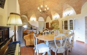 Lovely Apartment In Civitella Benazzone
