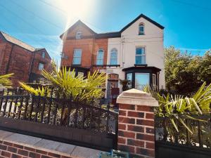 Hendham House - Near Etihad Stadium, CoOp Live Arena, AO Arena, Piccadilly Train Station & Manchester City Centre