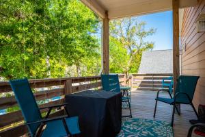 Peach Pit by Oak Island Accommodations