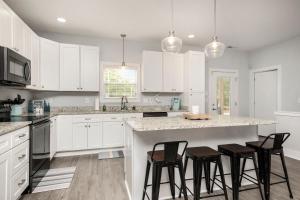 Peach Pit by Oak Island Accommodations