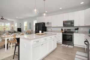 Peach Pit by Oak Island Accommodations