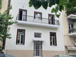 Elegant, affordable apartment with a fireplace
