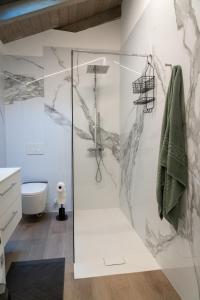 Modern luxury nest within walking distance of Lake Como