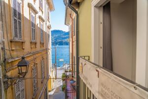 Modern luxury nest within walking distance of Lake Como