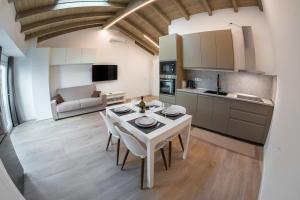 Modern luxury nest within walking distance of Lake Como