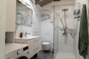 Modern luxury nest within walking distance of Lake Como