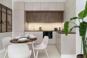 Modern and Elegant Apartment Filarskiego in Gdańsk with Air Conditioning & Parking and Gym by Renters Prestige