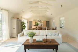 Modern Beach House In North Zealand
