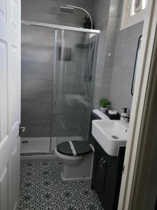 Beautiful 3 bed family home with hot tub, near the beach