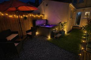 Beautiful 3 bed family home with hot tub, near the beach