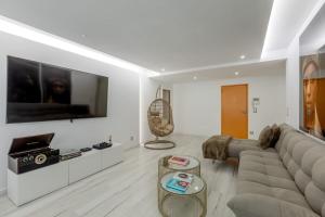 Spacious 3-bedroom condo near Lisbon Airport