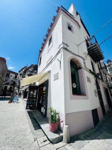 Domus Privé - Elegant Rooms with Duomo View