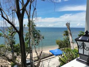De BOUGENVILLE Tulap Beach Front