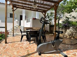 Sarsed Home, Sarande