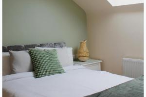 1 Bed Flat - Sleeps 2 - Parking - Wifi