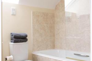 1 Bed Loft - Sleeps 2 - Parking - Wifi