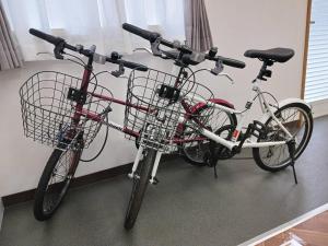 Free Parking 一 2 Free Rental Bicycles 一 Up to 9 Guests 一 85 square meters 一 7min to Koreatown 一 Mintak Katsuyama V Residence