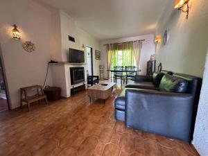 The Beach Apartment Ocean View steps to beach free street parking