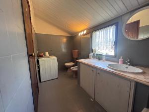 The Beach Apartment Ocean View steps to beach free street parking