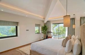 Rosewood Retreat Bhimtal - Luxury Lake View Resort on Bhimtal Lake