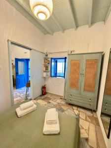 Xrisanthys House