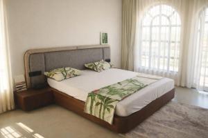 Arch Manor-Aravali View Luxury Villa by Aarvaya