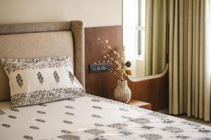Arch Manor-Aravali View Luxury Villa by Aarvaya