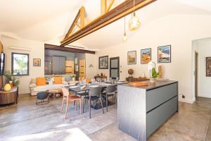 Villa piscine, plages à pied, 4 suites - Antibes