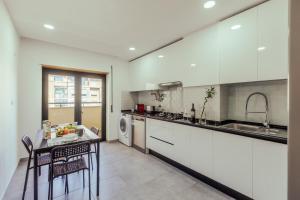 Glam 2 bedroom In Massamá