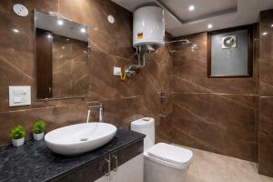 3BHK with spacious living room near Airport, South Delhi