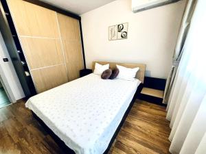 2BR Haven - Steps from the Mall