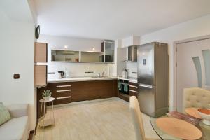 2BR Haven - Steps from the Mall